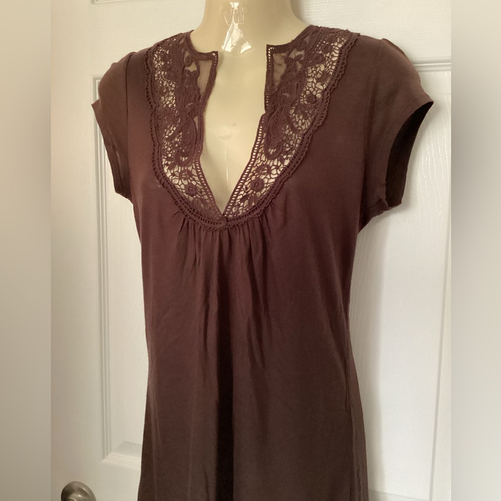 💗 Forever 21 Lace Accent Blouse Sz M dark brown deep neck EUC